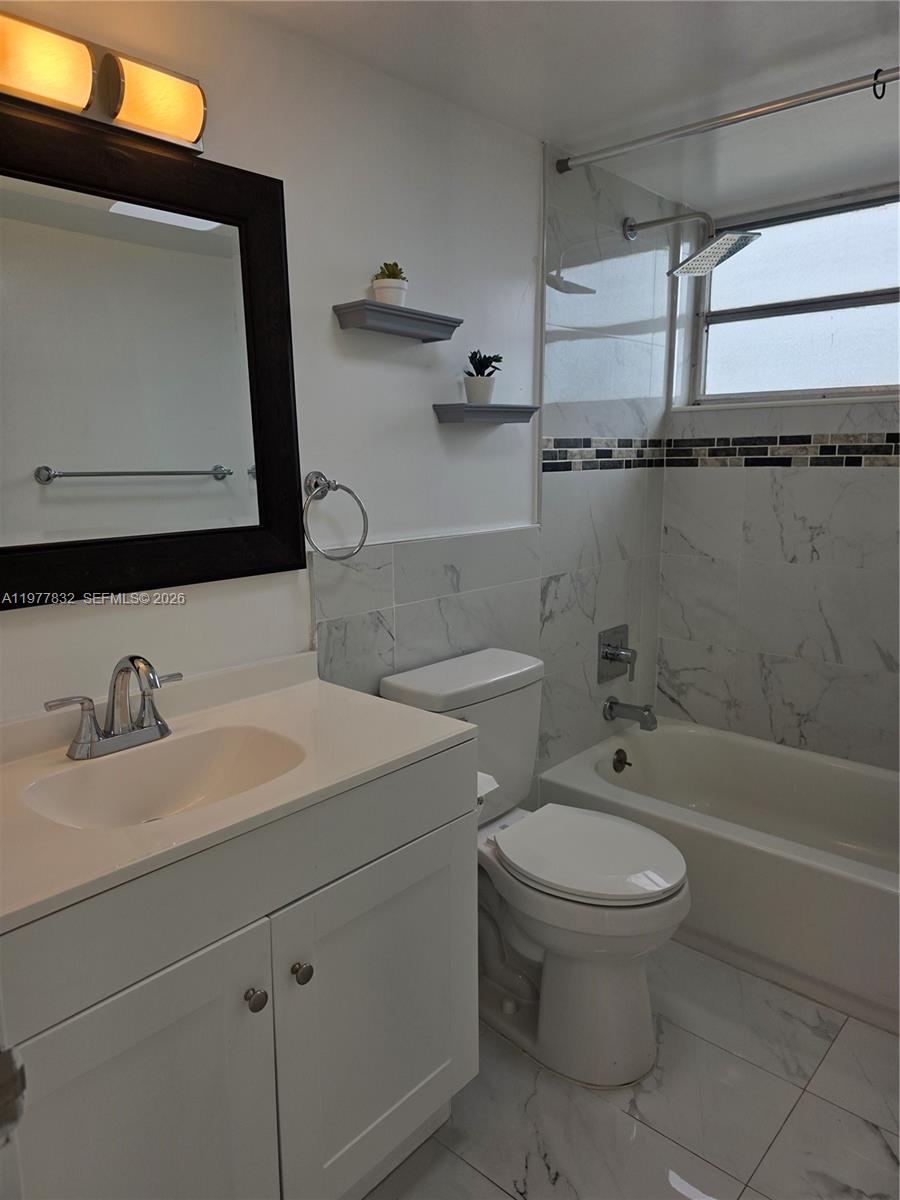 ROLLING GREEN CONDO E - Residential Lease