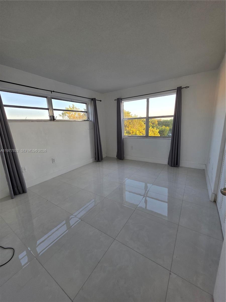 ROLLING GREEN CONDO E - Residential Lease