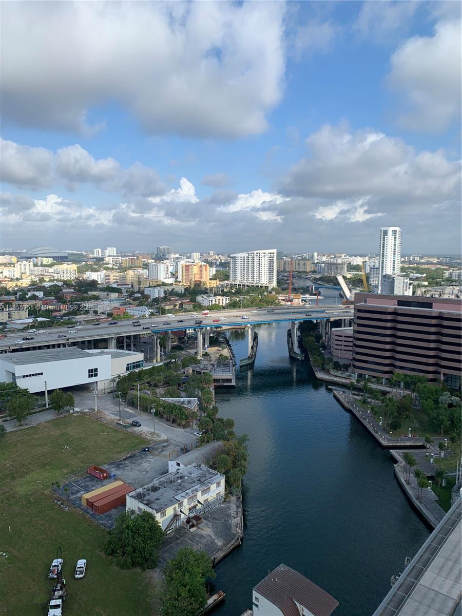 185 SW 7th St 2202