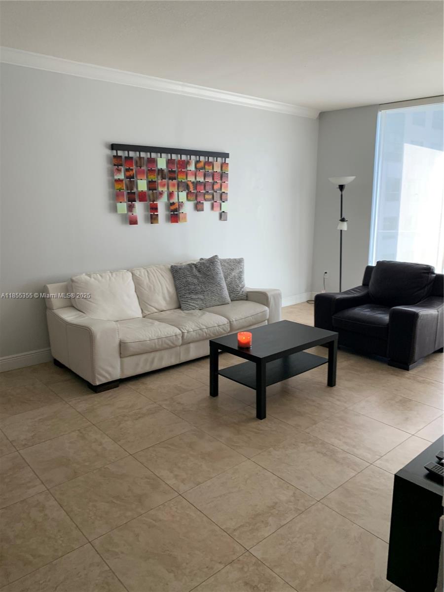 185 SW 7th St 2202