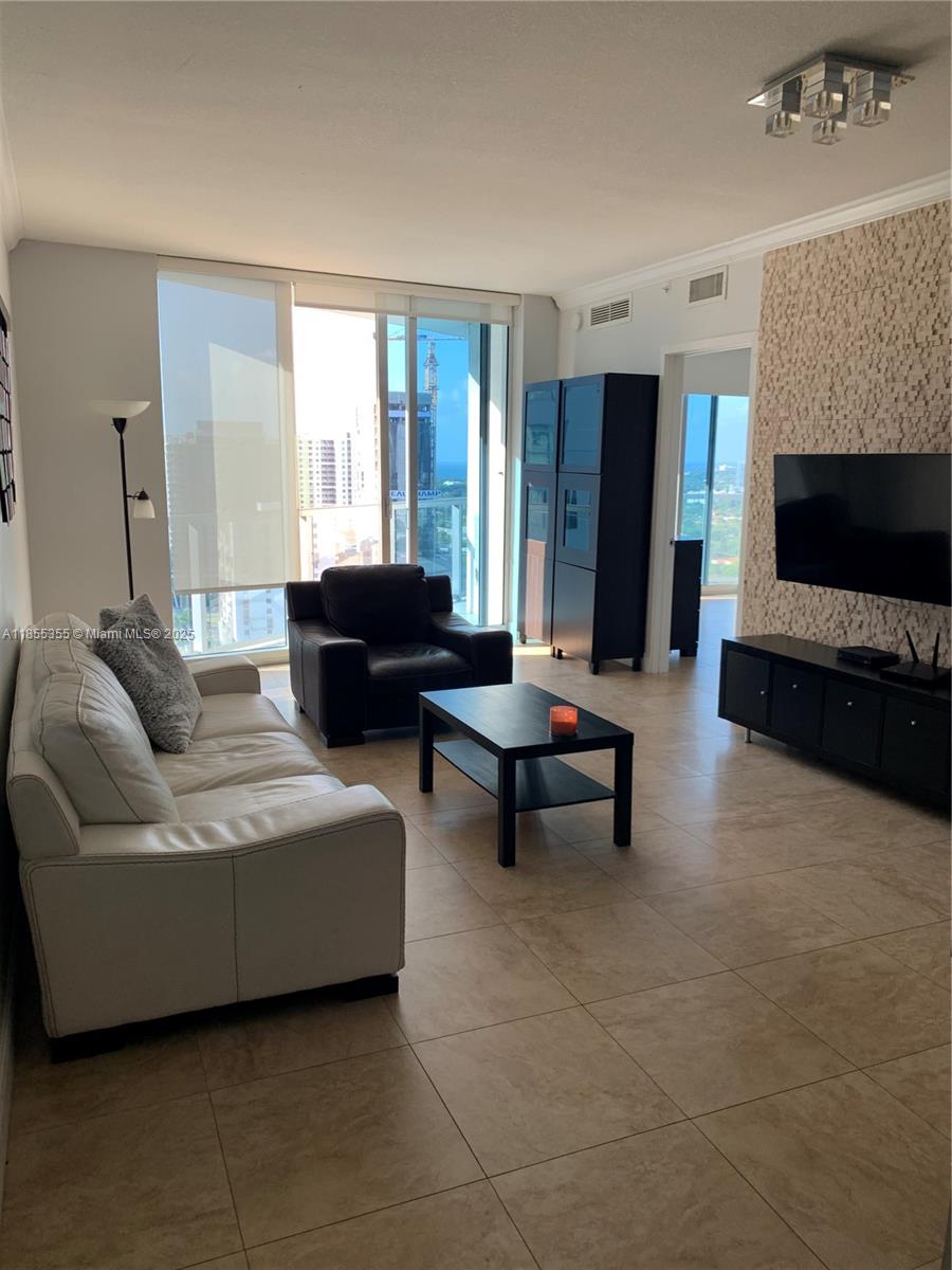 185 SW 7th St 2202