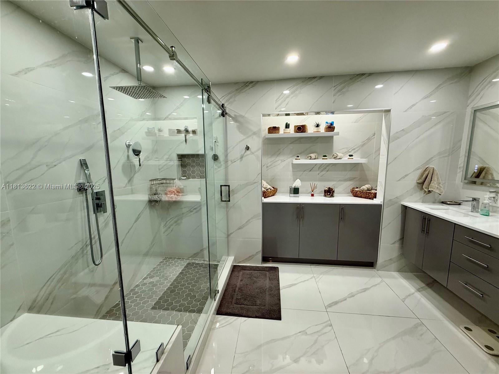 DORAL DUNES 1ST ADDN - Residential Lease