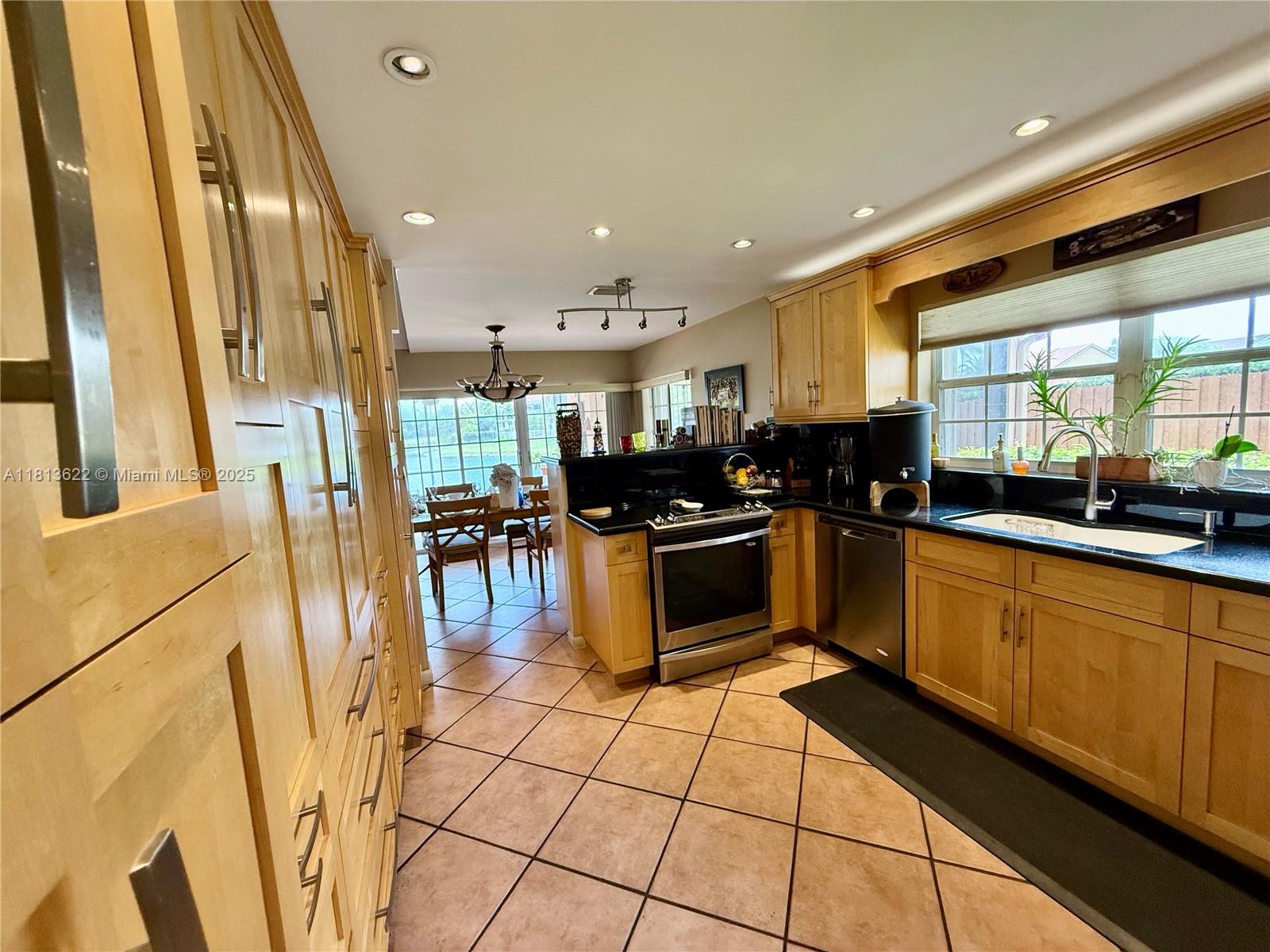 DORAL DUNES 1ST ADDN - Residential Lease