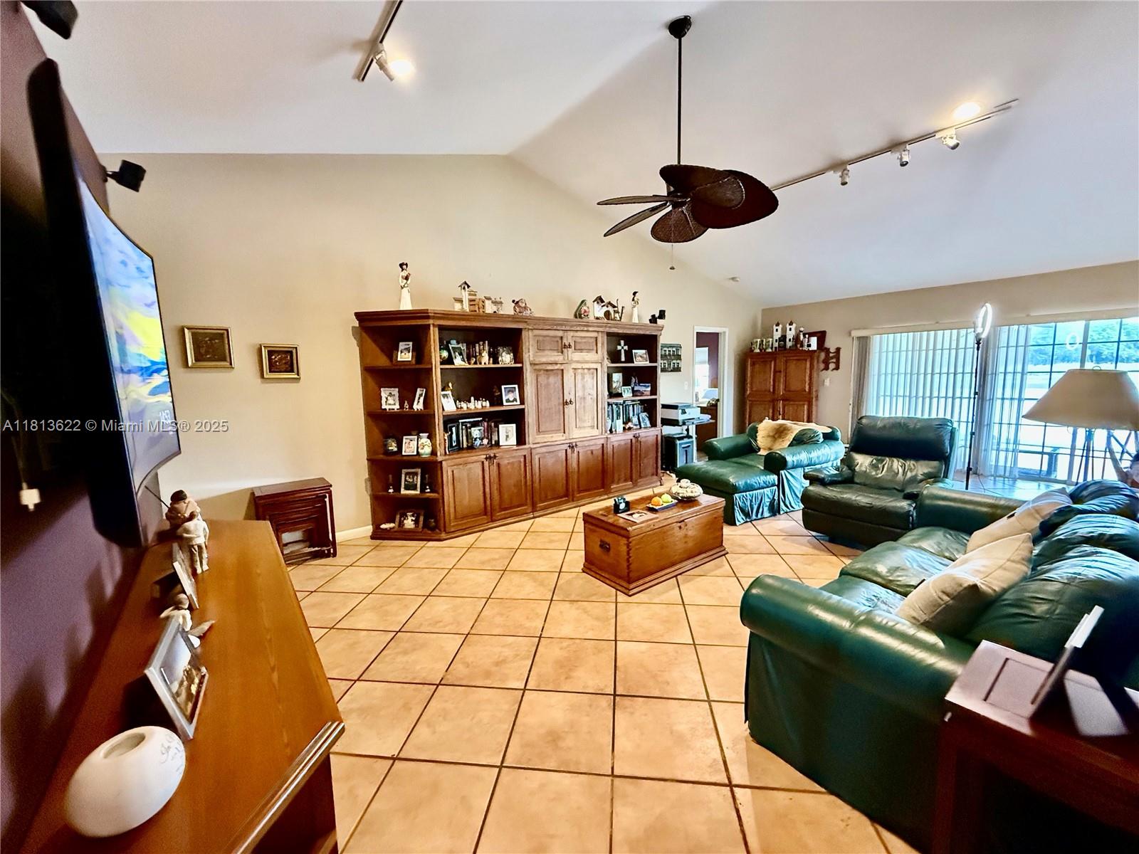 DORAL DUNES 1ST ADDN - Residential Lease