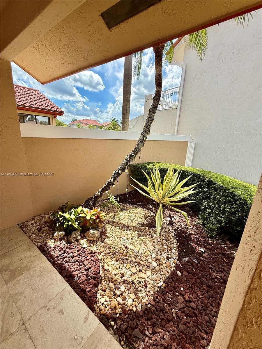 DORAL DUNES 1ST ADDN - Residential Lease