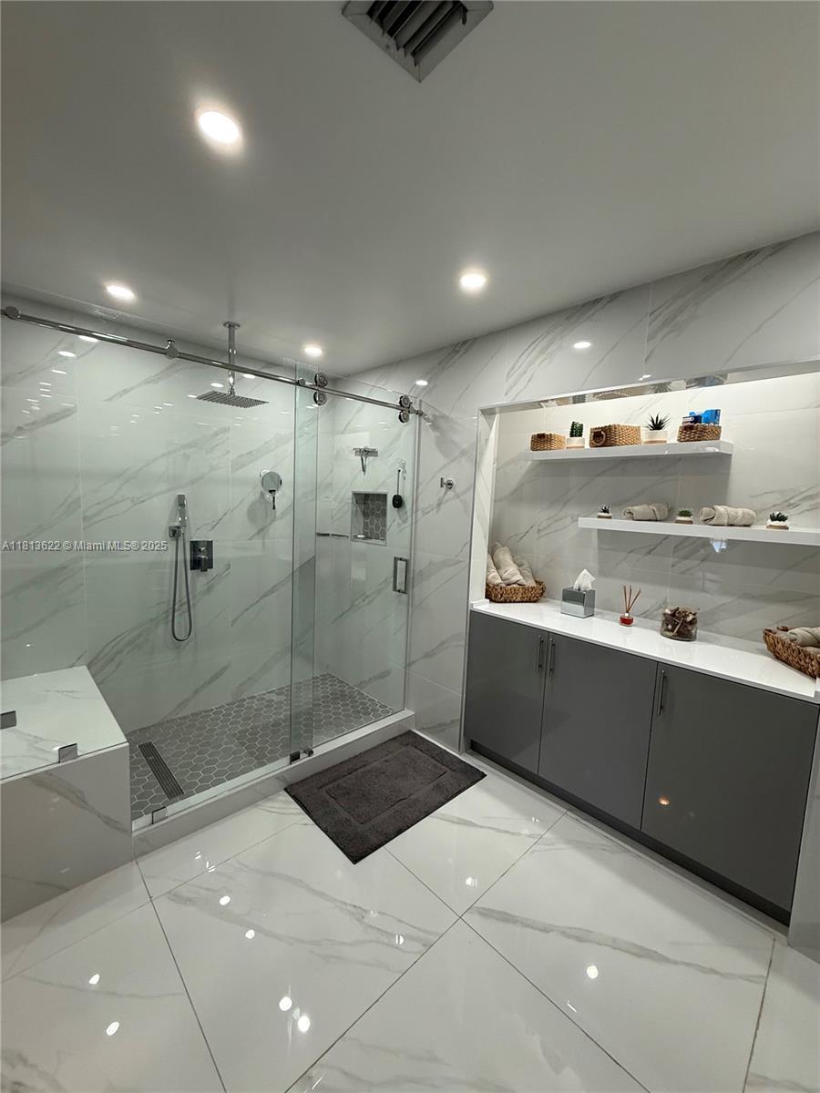 DORAL DUNES 1ST ADDN - Residential Lease