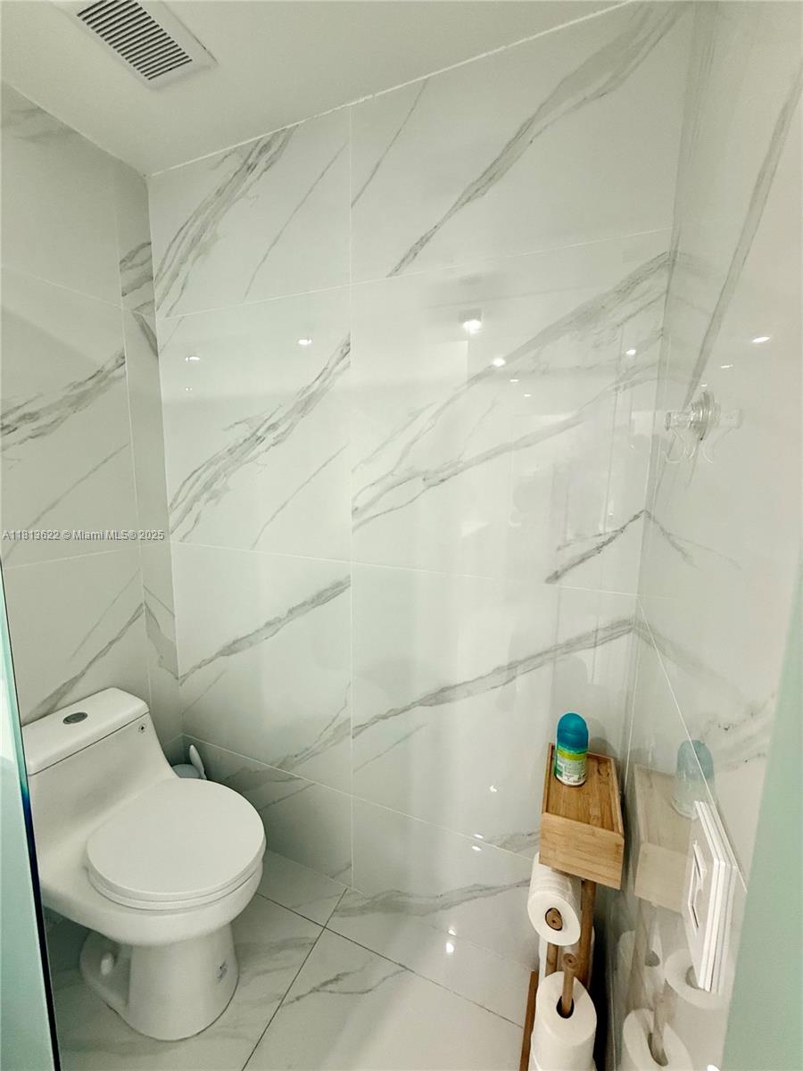 DORAL DUNES 1ST ADDN - Residential Lease