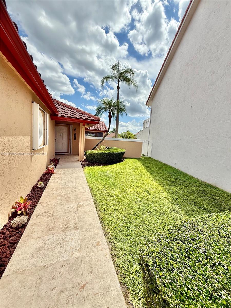 DORAL DUNES 1ST ADDN - Residential Lease