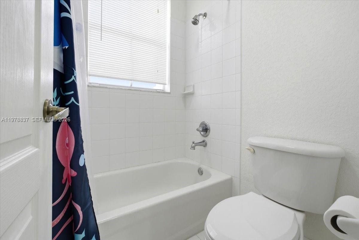 ISLANDS AT DORAL TOWNHOME - Residential