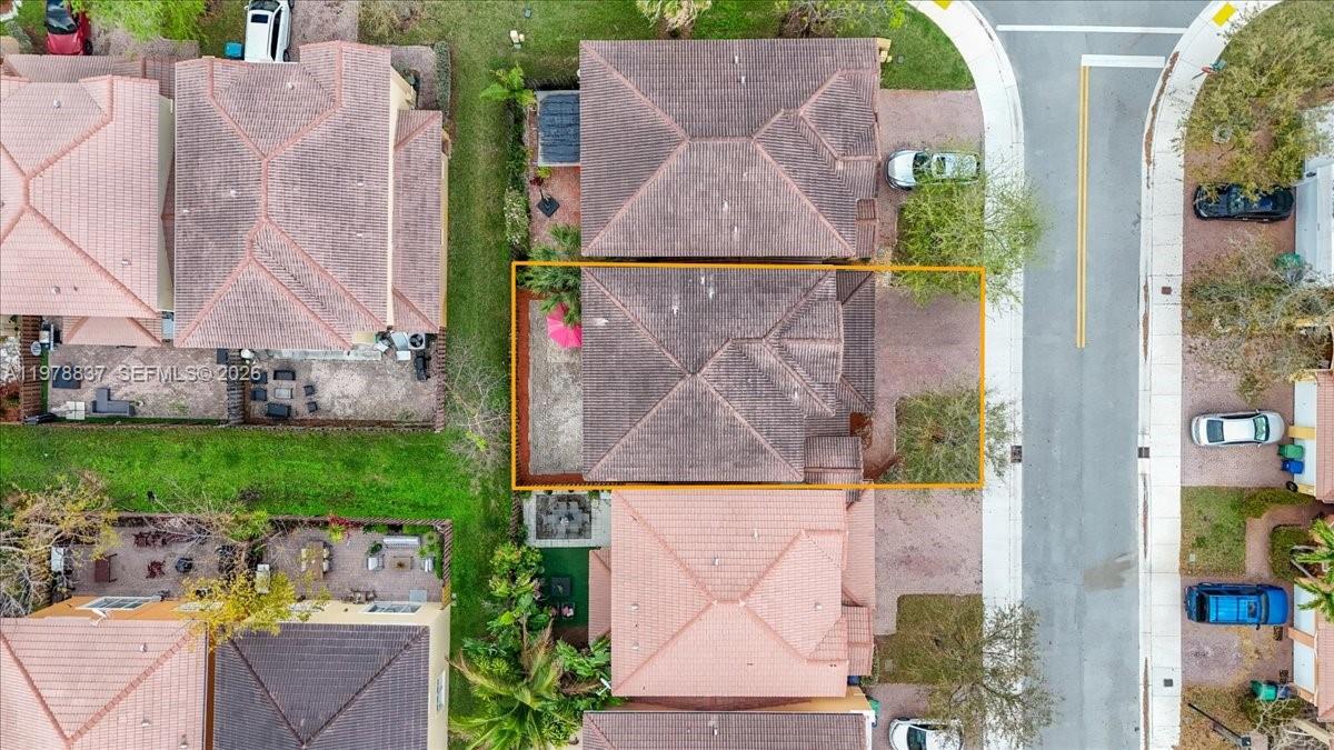 ISLANDS AT DORAL TOWNHOME - Residential