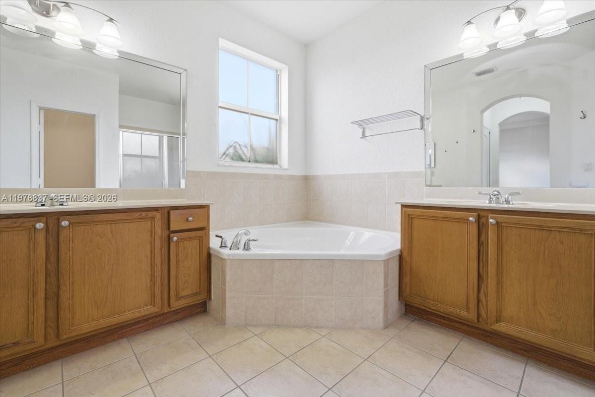 ISLANDS AT DORAL TOWNHOME - Residential