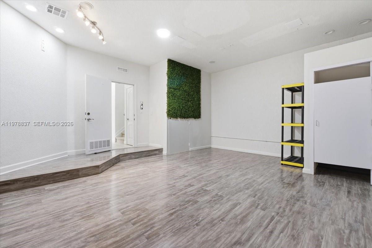 ISLANDS AT DORAL TOWNHOME - Residential