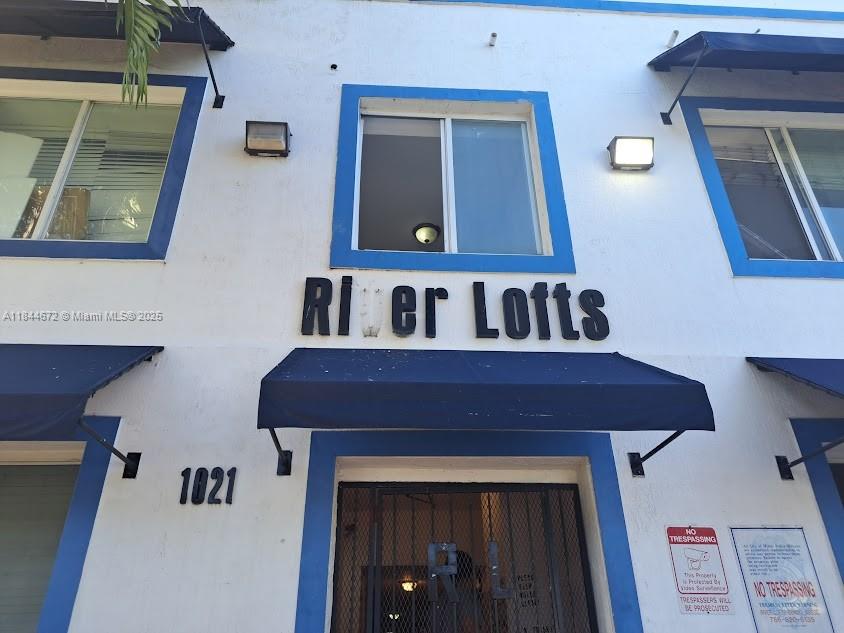 1 BED 1 BATH LOFT LOFT APARTMENT ON THE 3rd FLOOR, NO ELEVATOR, STREET PARKING, WALKING DISTANCE TO DAOWNTOWN MIAMI AND PUBLIC TRANSPORTATION. SECTION 8