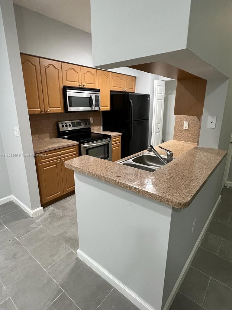 This beautiful 1 Beth 1 bath rental unit is situated in a highly desirable location and comes packed with amenities
that make for comfortable living. You'll also appreciate the many amenities that come with living at Palms point
condominium features a fitness center, swimming pool, and clubhouse, giving you plenty of opportunities to stay
active and social. The unit also comes with assigned parking and is located in a safe and quiet neighborhood that's
close to major highways, shops, and restaurants.