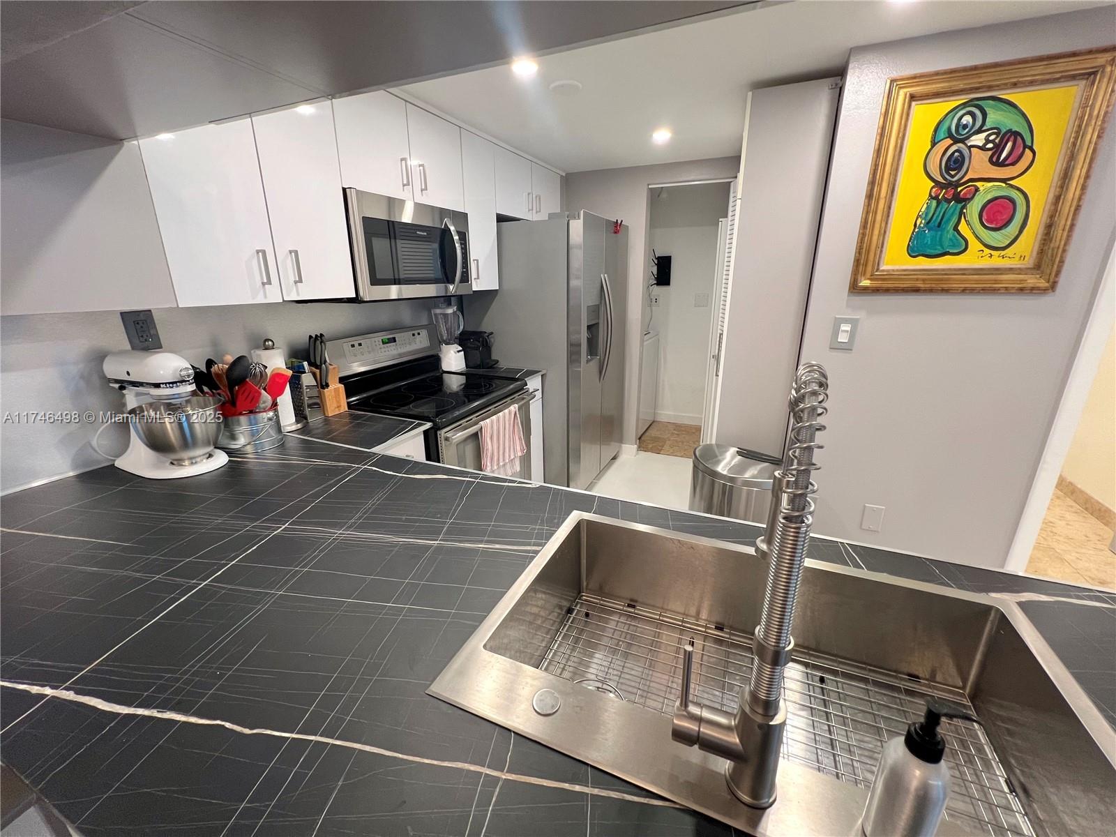 THE FLORIDIAN CONDO - Residential Lease