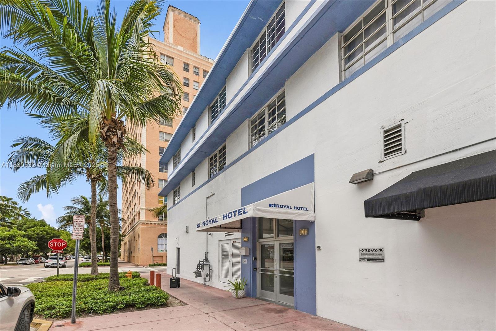 Charming studio-style unit in a boutique condo-hotel, perfectly situated in the heart of South Beach. Enjoy the best of Miami Beach living with beach access just steps away, and close proximity to shops, restaurants, and nightlife. Located in a classic Miami Beach building full of character. Can be rented DAILY, WEEKLY, MONTHLY. Flexible use makes this an excellent investment opportunity or vacation getaway! ALL Utilities are included with the HOA payment.