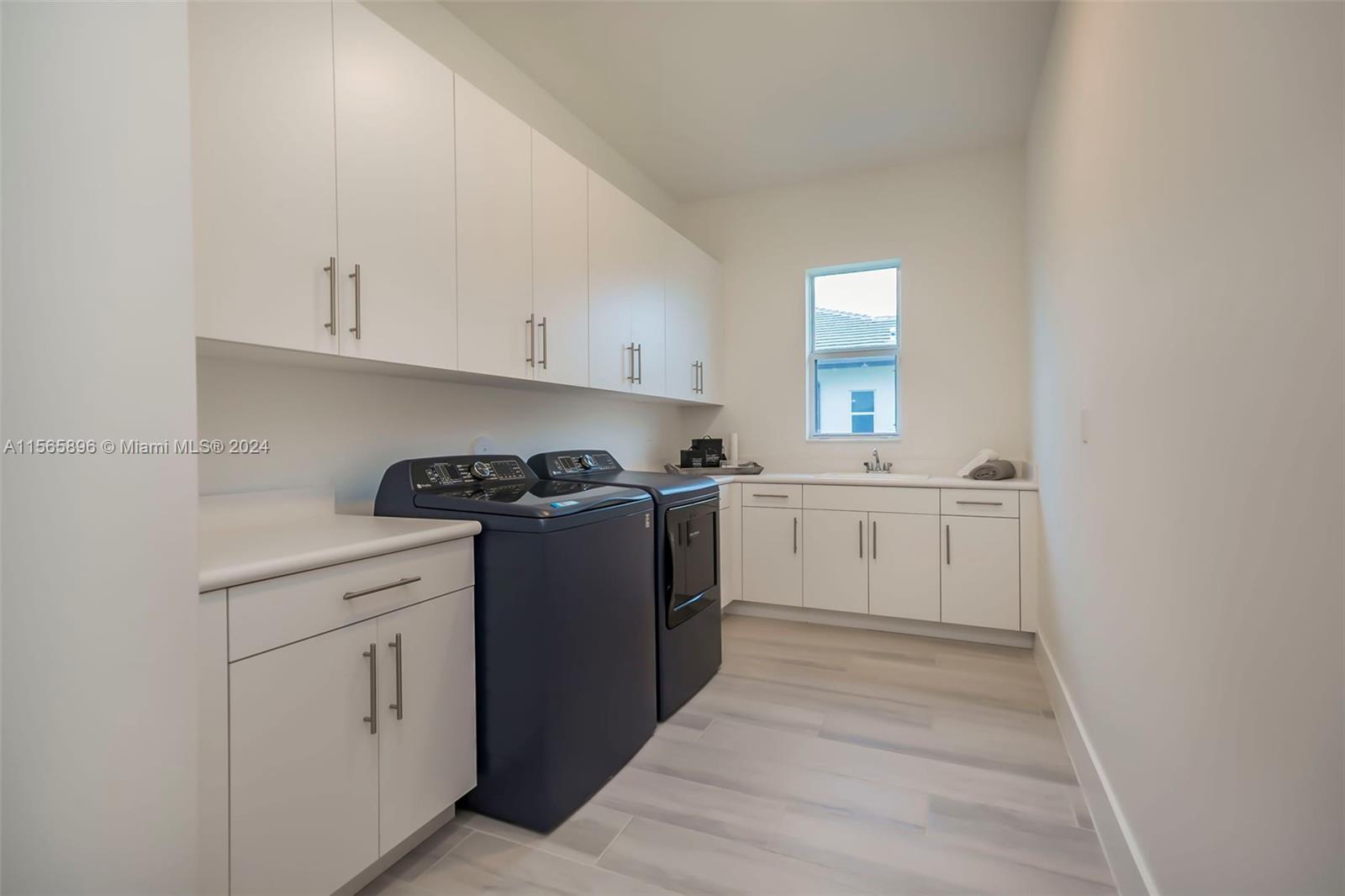 SIERRA ESTATES - Residential