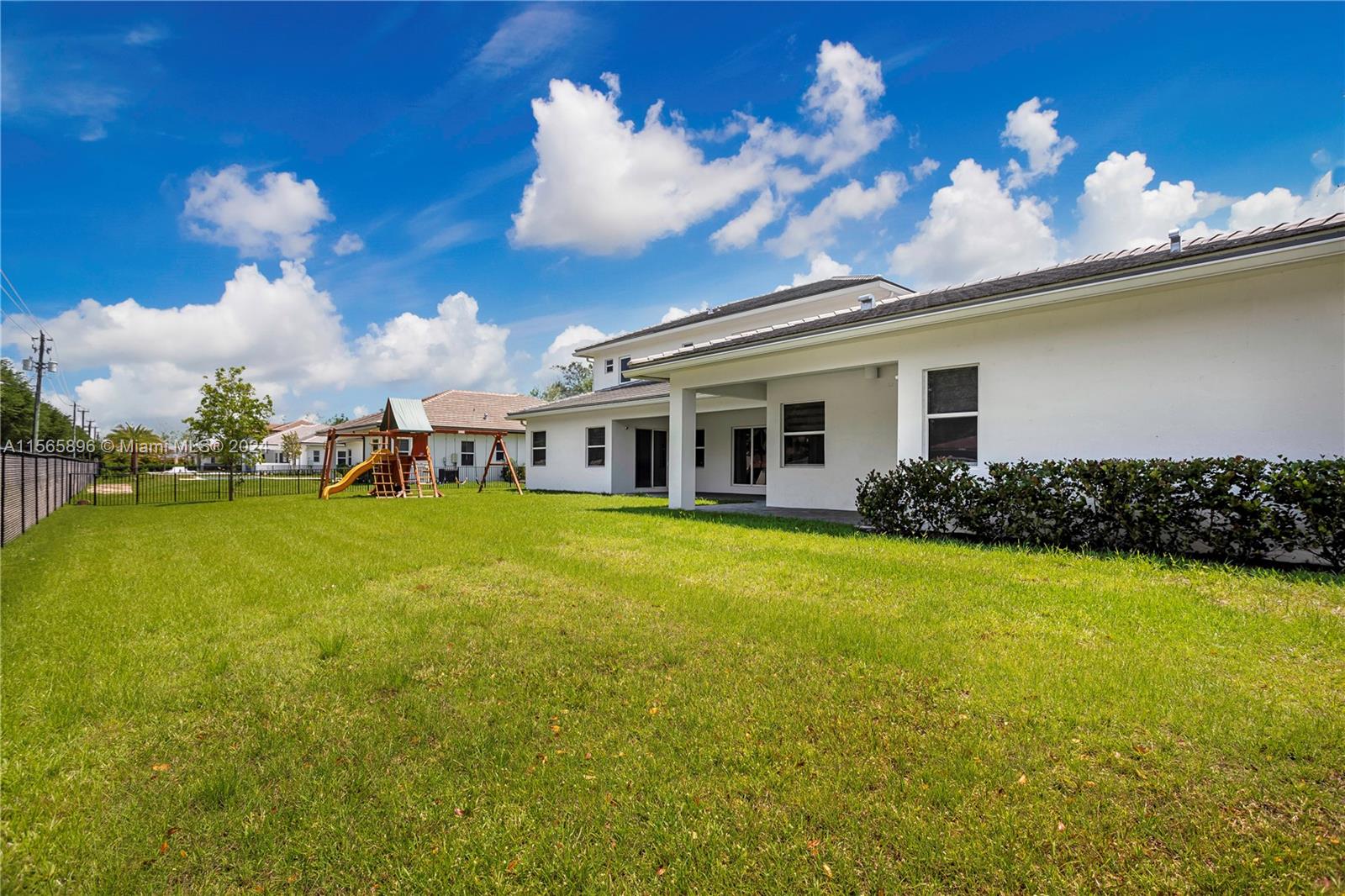 SIERRA ESTATES - Residential