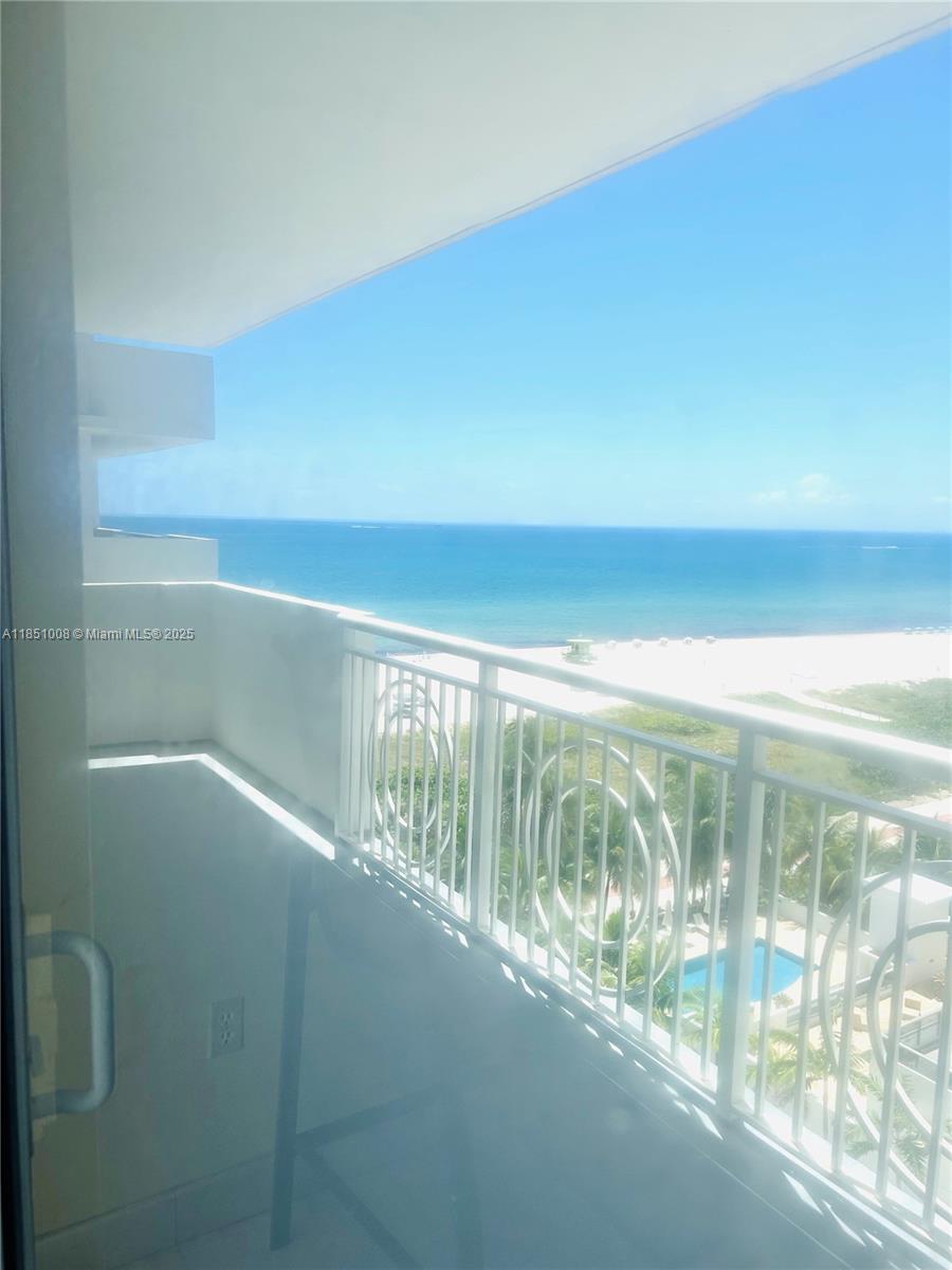 Spacious 2 bedrooms + den/2 baths on prestigious Millionaires Row, beach and pool view
Plenty of storage ,remodeled and furnished ready to move in . Gym,Game rom,Party room with full kitchen,heated pool,saunas for men and women and valet parking.