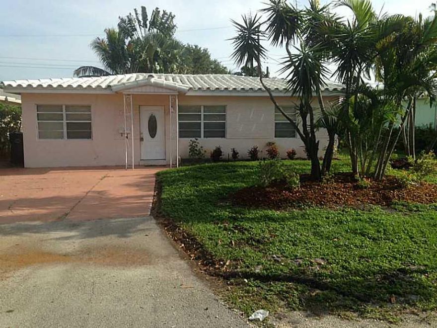 Nice and cozy 2 bedroom 2 bath with Pool. Remodeled  Kitchen, Tile floors, carpet in den/third bedroom.  House has been treated for termites, warranty transferable to buyer. House has been rented for a year.  Need 24 hr notice to show.
