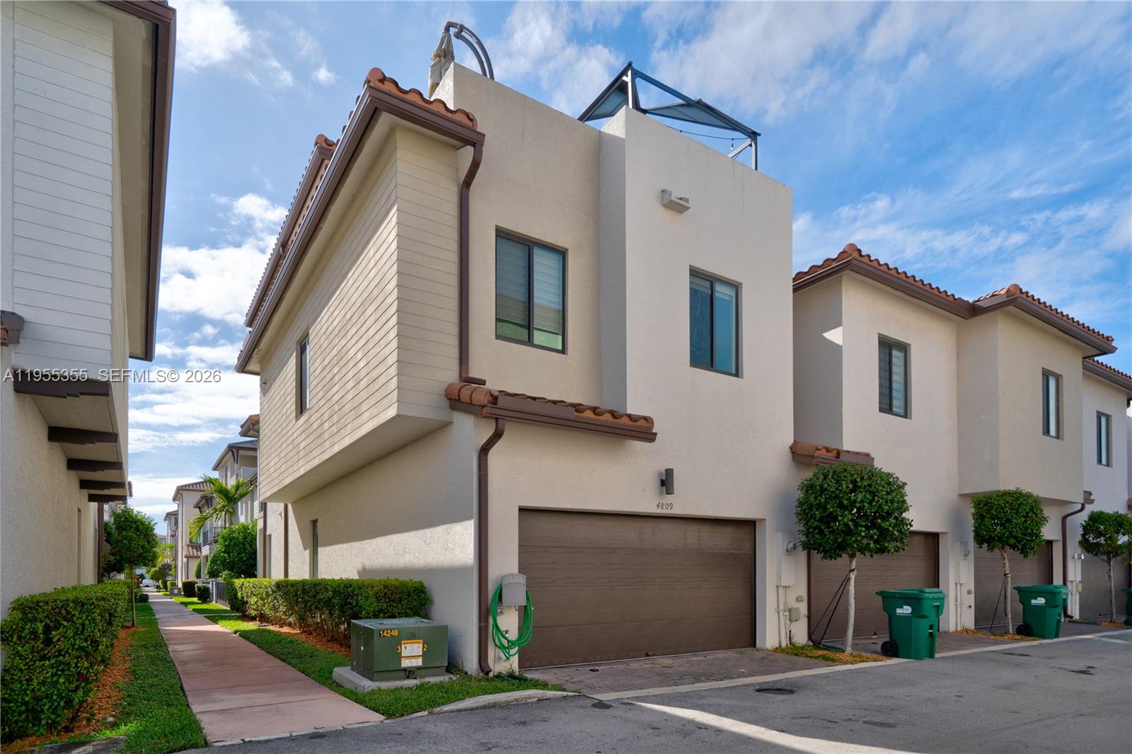 DOWNTOWN DORAL SOUTH PHAS - Residential