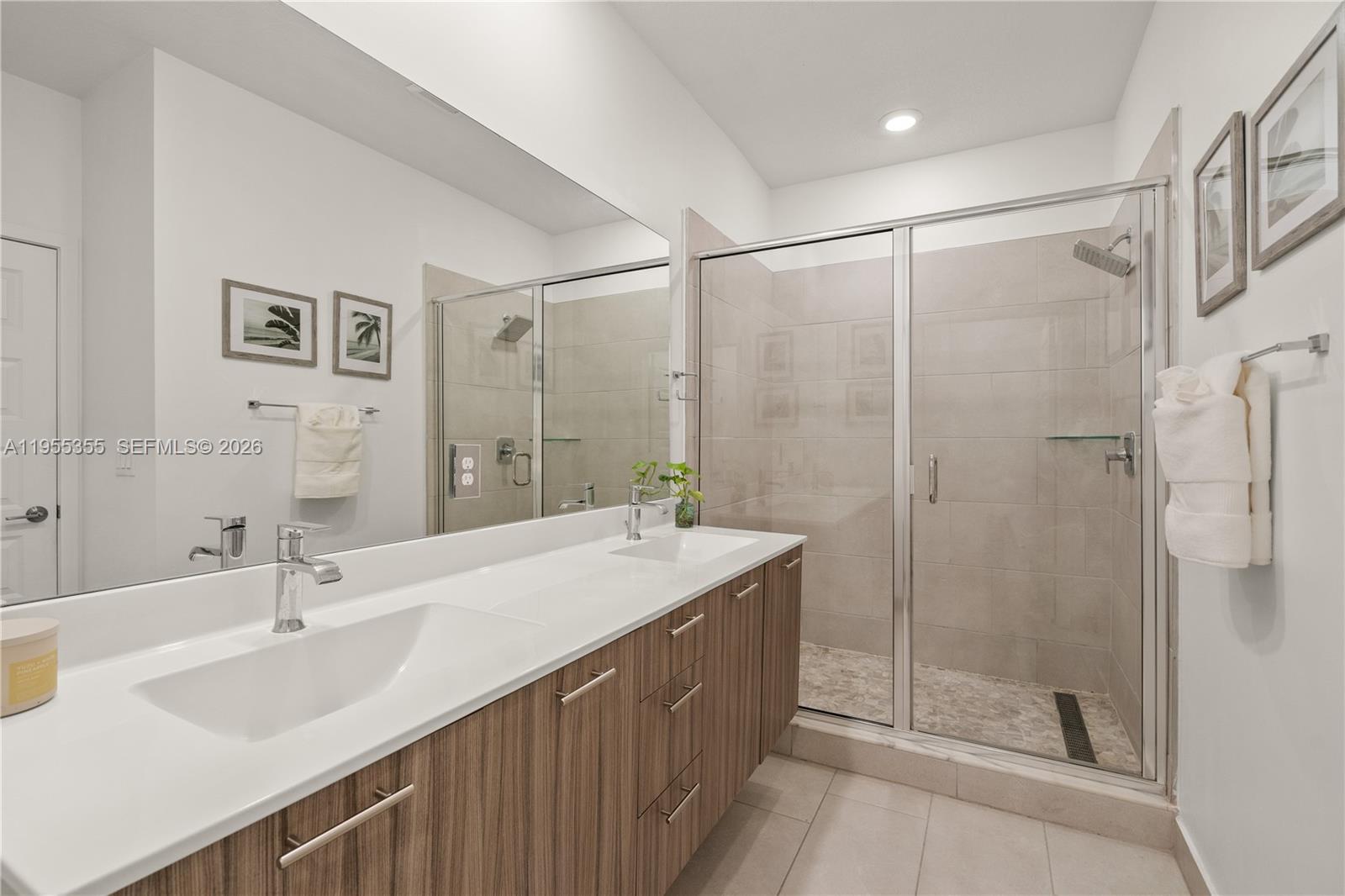 DOWNTOWN DORAL SOUTH PHAS - Residential