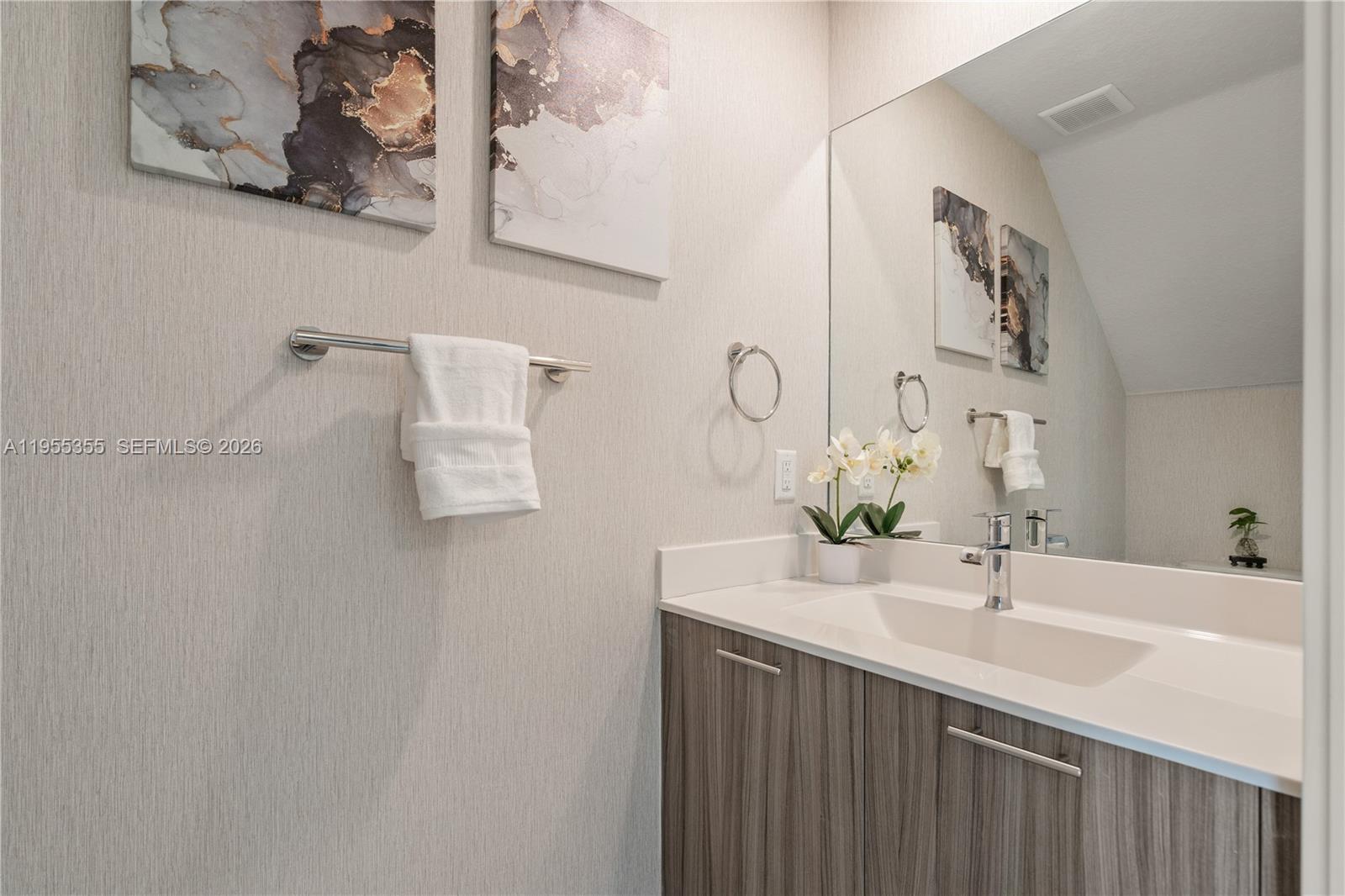 DOWNTOWN DORAL SOUTH PHAS - Residential