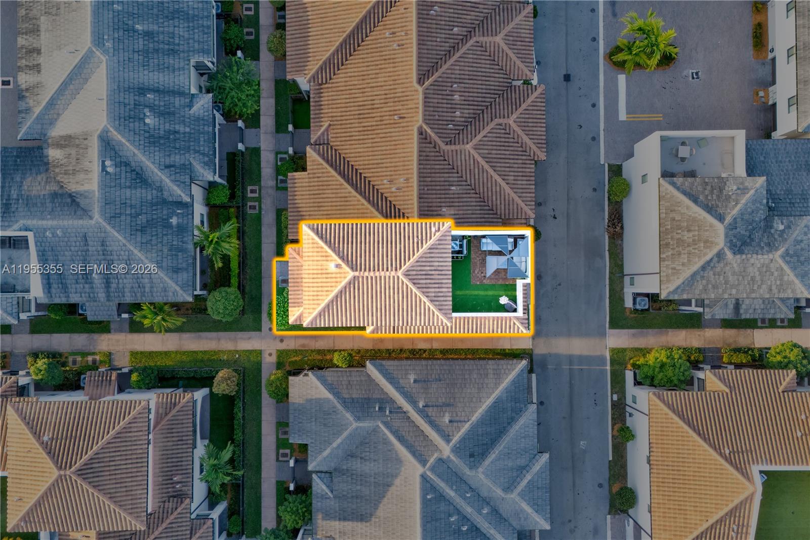 DOWNTOWN DORAL SOUTH PHAS - Residential