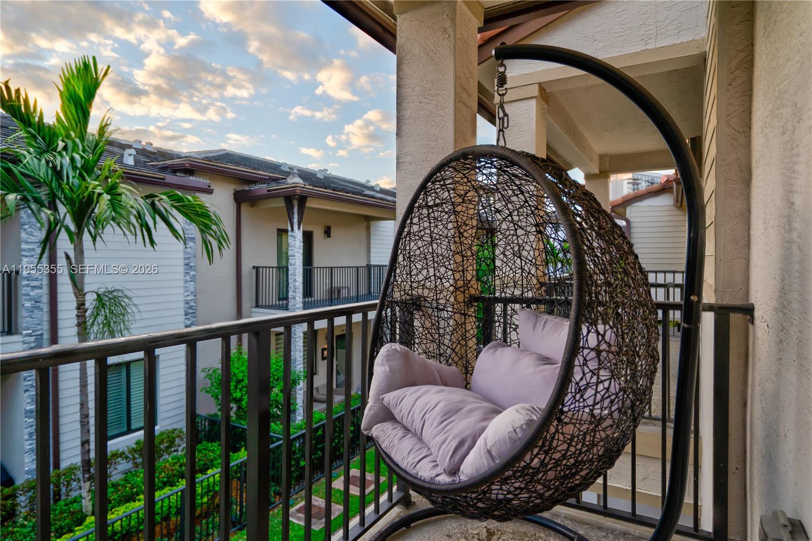 DOWNTOWN DORAL SOUTH PHAS - Residential