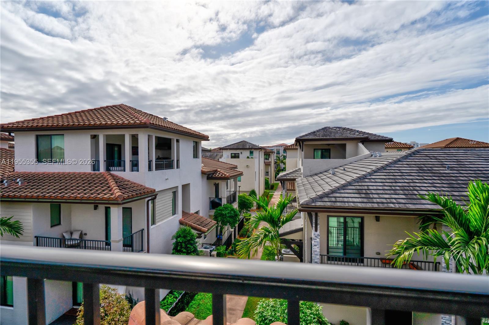 DOWNTOWN DORAL SOUTH PHAS - Residential