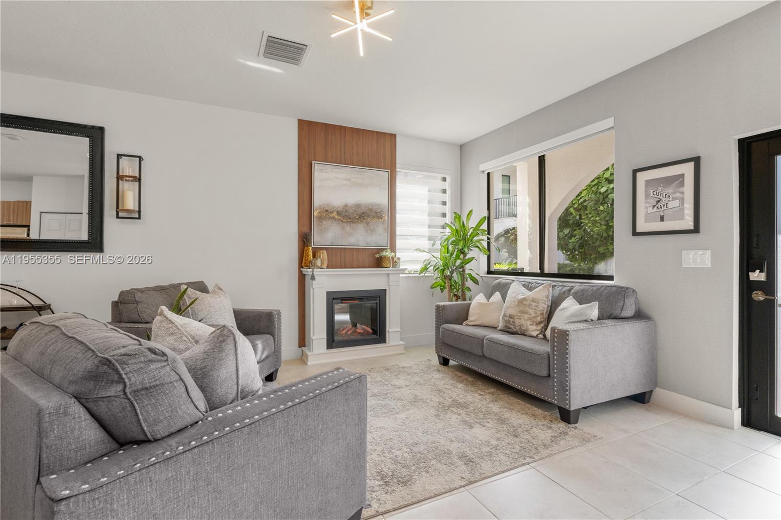 DOWNTOWN DORAL SOUTH PHAS - Residential