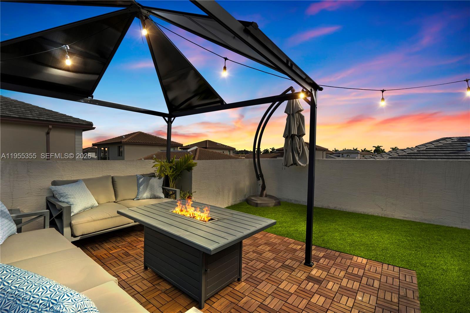 DOWNTOWN DORAL SOUTH PHAS - Residential