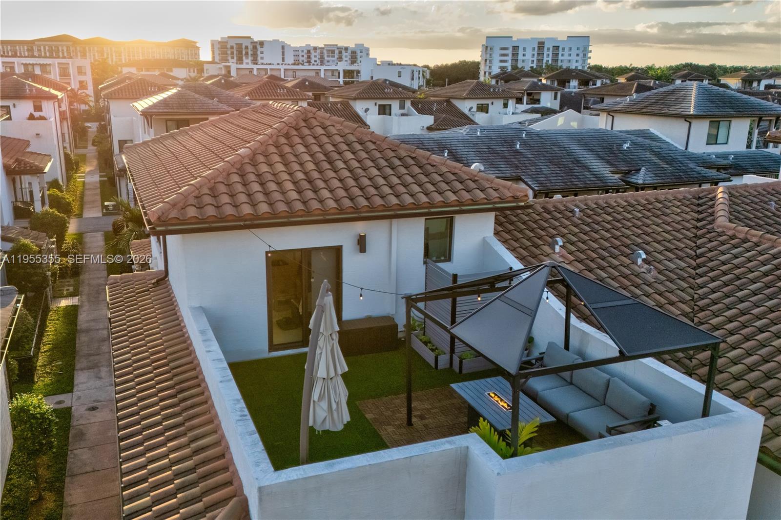 DOWNTOWN DORAL SOUTH PHAS - Residential