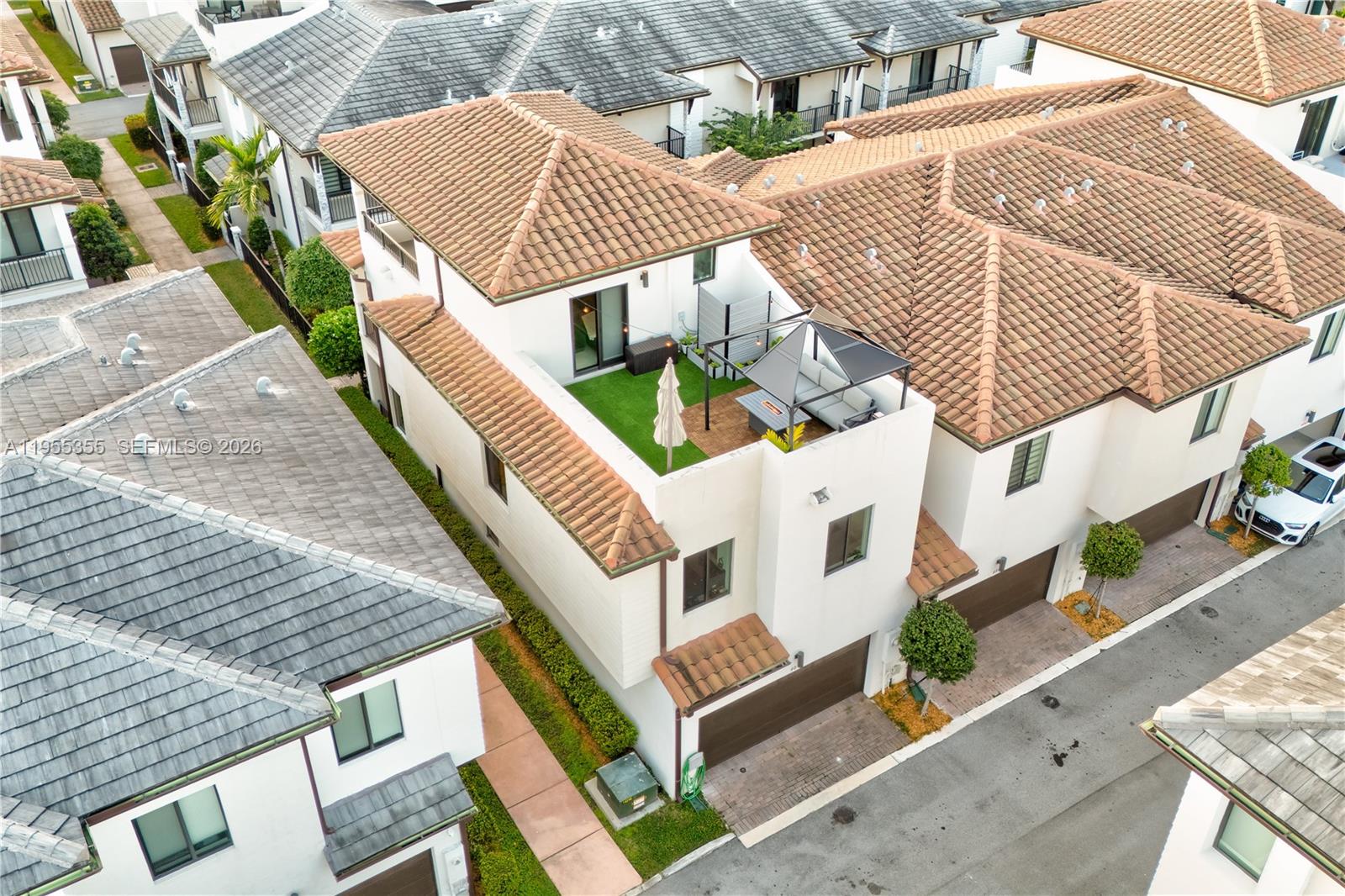 DOWNTOWN DORAL SOUTH PHAS - Residential