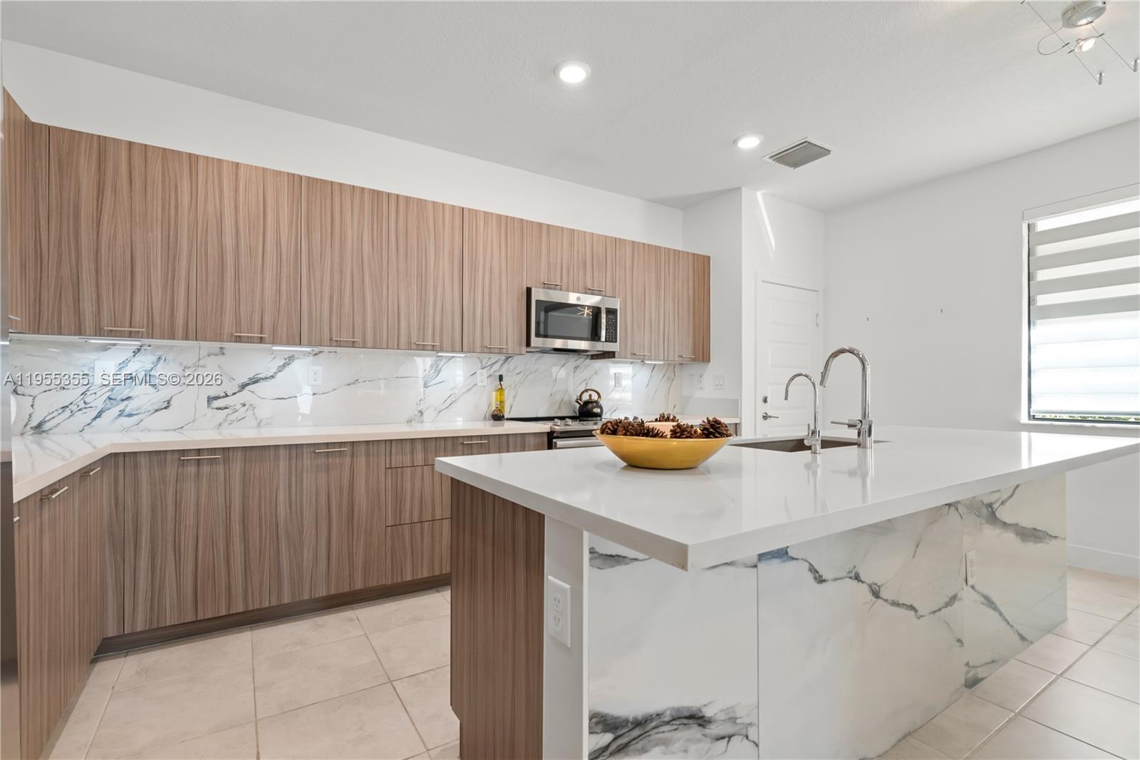 DOWNTOWN DORAL SOUTH PHAS - Residential