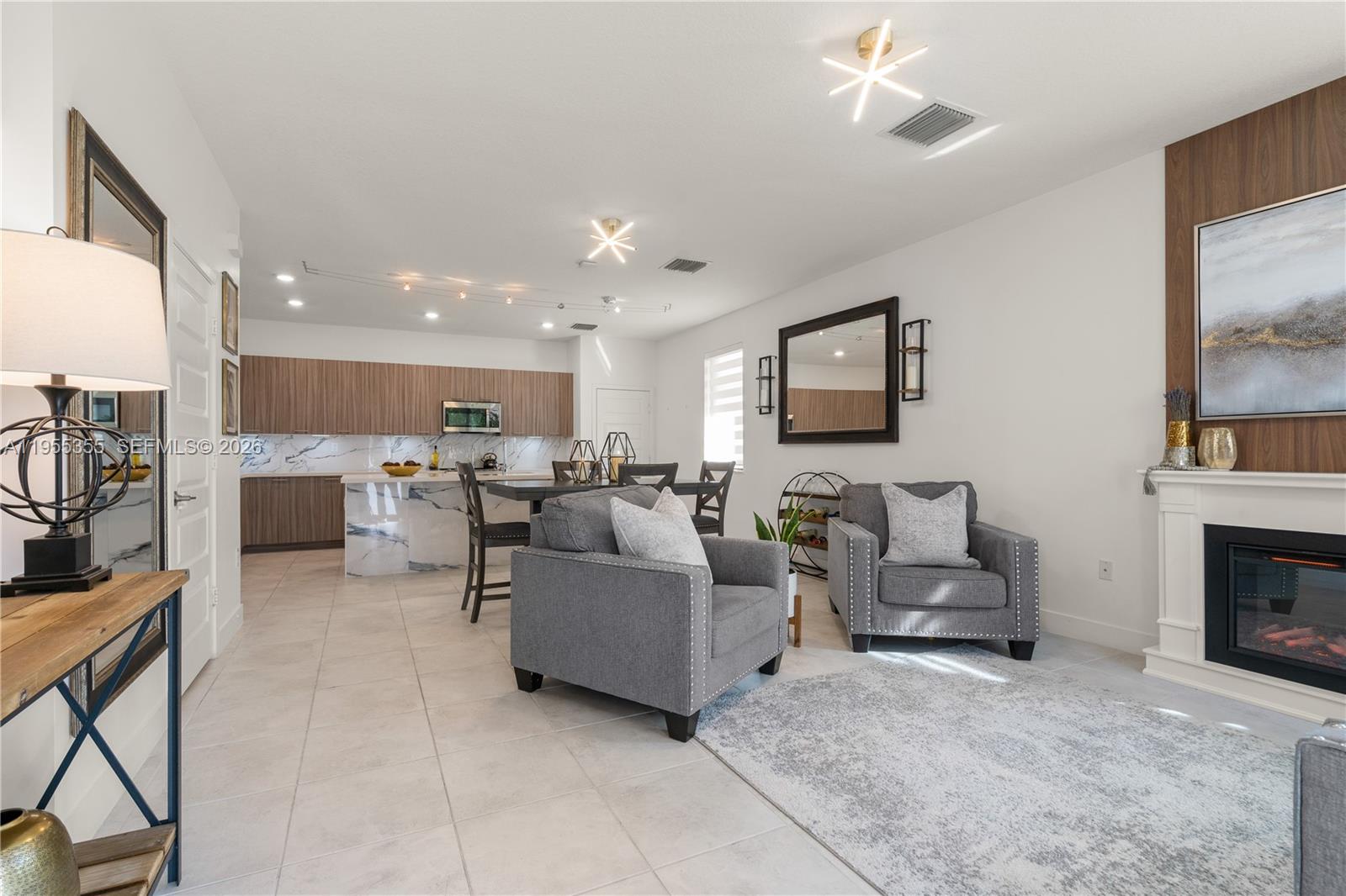 DOWNTOWN DORAL SOUTH PHAS - Residential