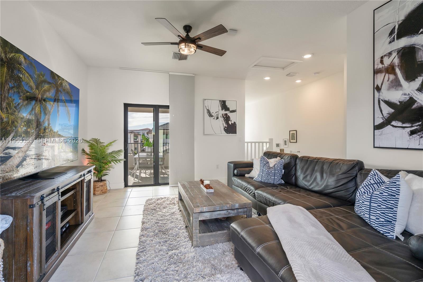 DOWNTOWN DORAL SOUTH PHAS - Residential