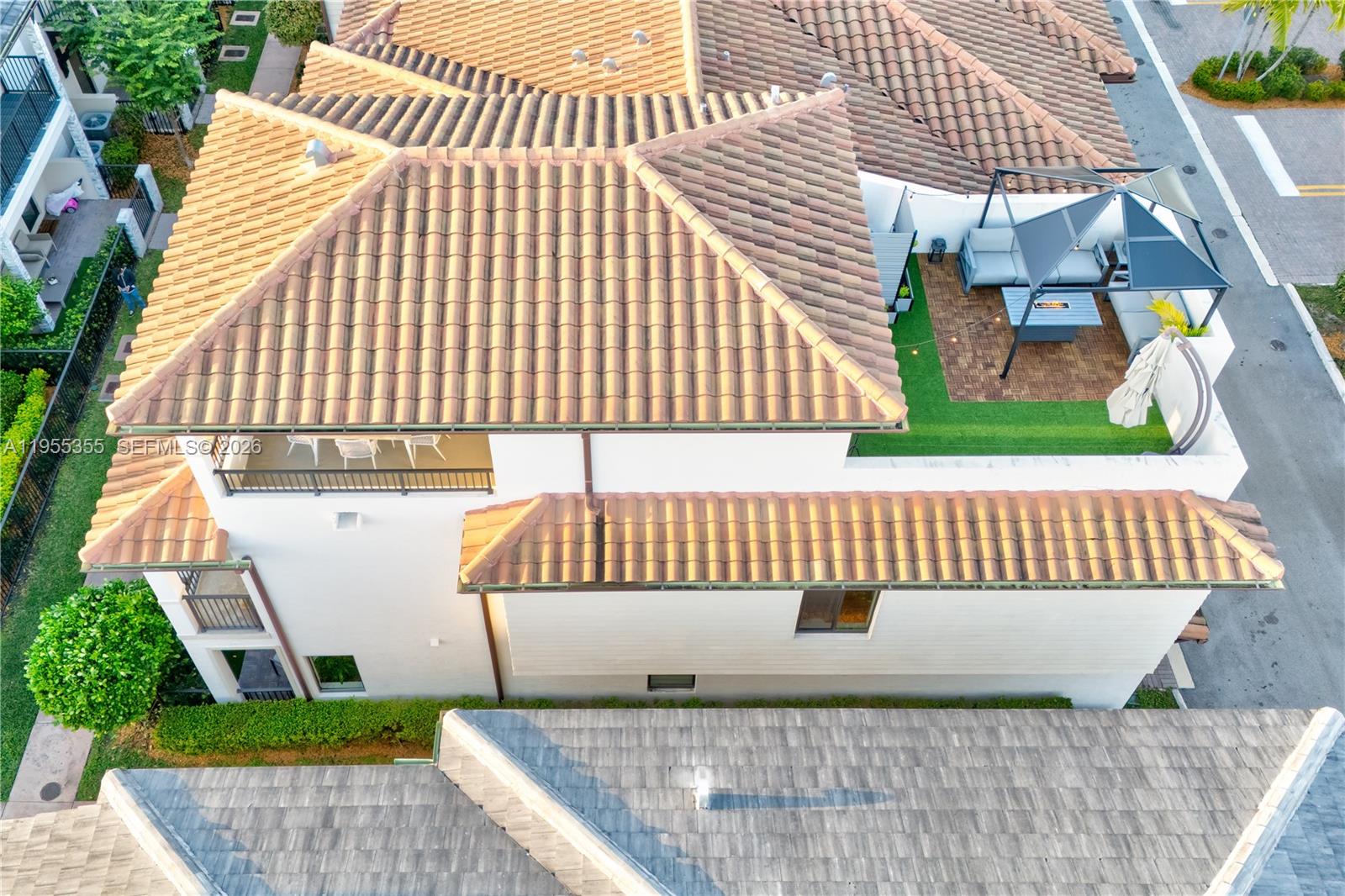 DOWNTOWN DORAL SOUTH PHAS - Residential