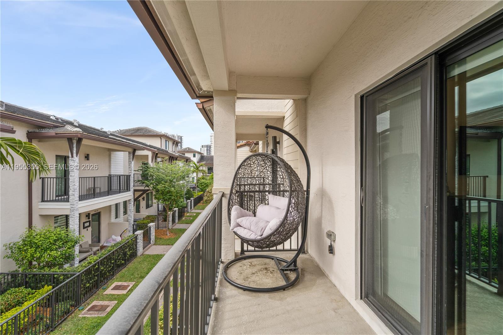 DOWNTOWN DORAL SOUTH PHAS - Residential