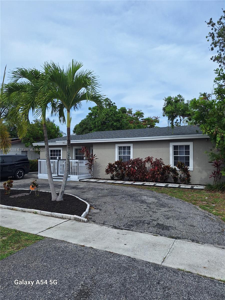 423 Sw 80th Ave, North Lauderdale, Miami-Dade County, Florida - 4 Bedrooms  
2 Bathrooms - 