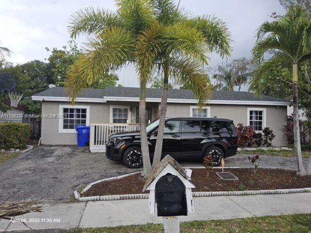 423 Sw 80th Ave, North Lauderdale, Miami-Dade County, Florida - 4 Bedrooms  
2 Bathrooms - 