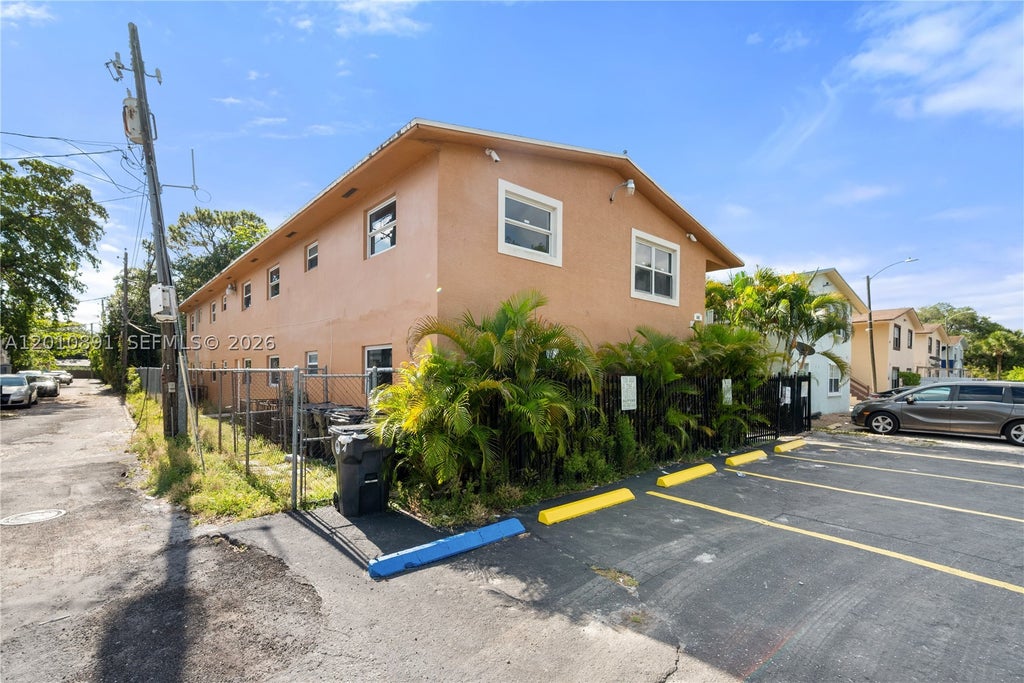 Photo of 608 SW 16th Ave, Fort Lauderdale, FL 33312 (MLS # A12010891)