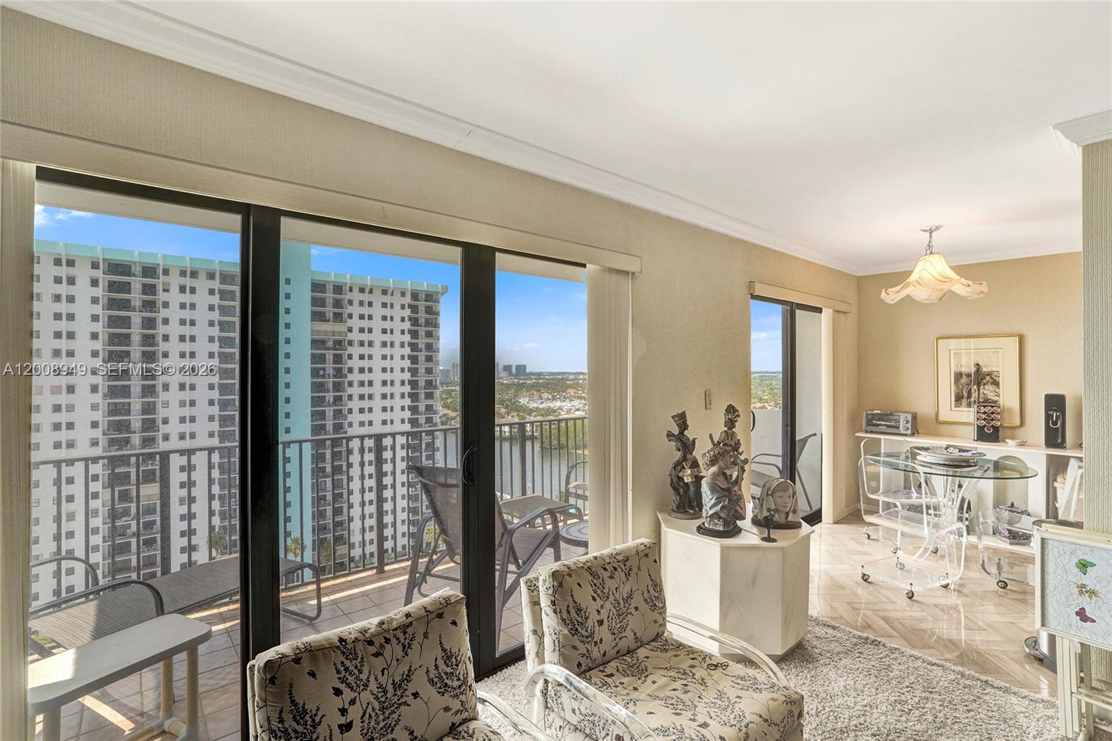 SUMMIT CONDO - Residential