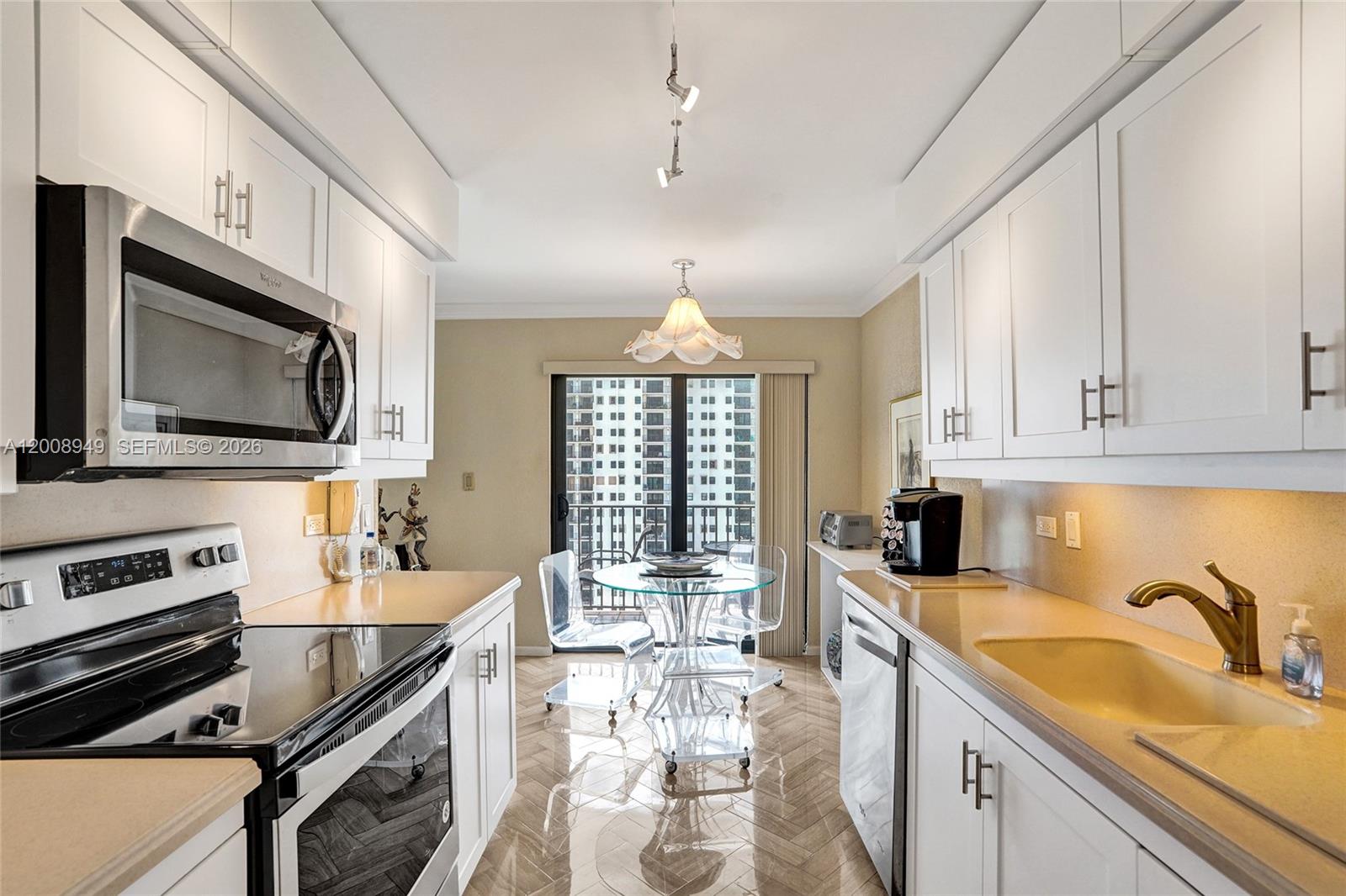 SUMMIT CONDO - Residential