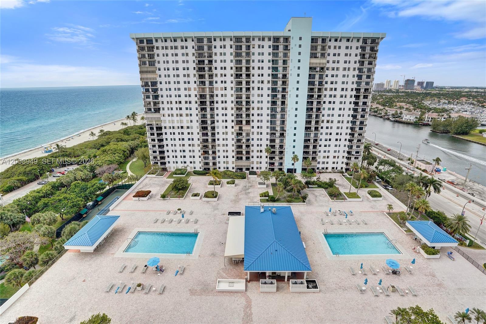 SUMMIT CONDO - Residential