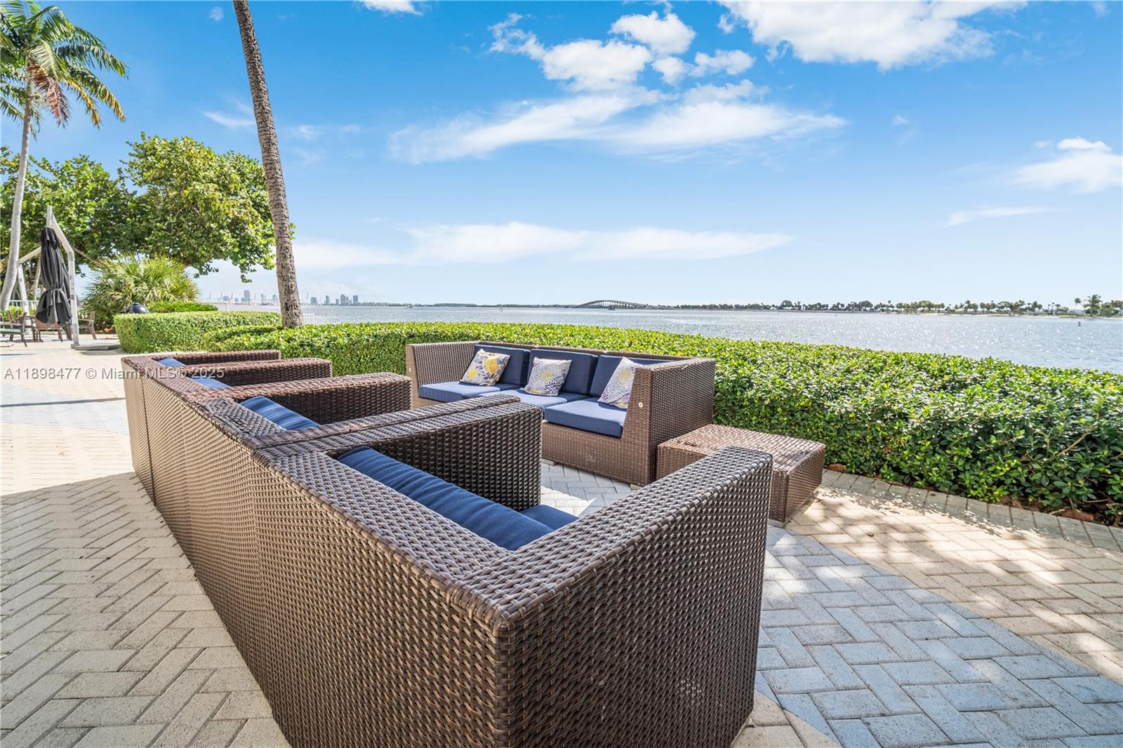 BRICKELL TOWNHOUSE CONDO - Residential