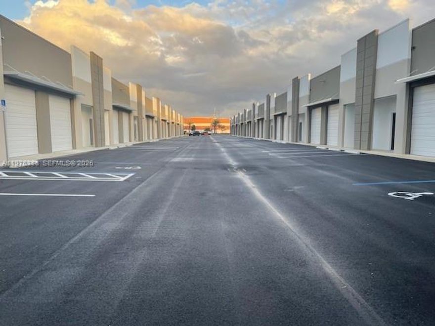 LOCATION, LOCATION,LOCATION! 1,144SF LEVCEL OFFICE/ WAREHOUSE FOR SALE BETWEEN THE CITY OD DORAL AND SWEETWATER / DORAL WITH EASY ACCES TO FLA TURNPIKE, MIAMI INTERNANTIONAL AIRPORT,AND 836.THIS GREATE FOR YOUR ESTABLISHED BUSINESS OR NEW BUSINESS ADVENTURE