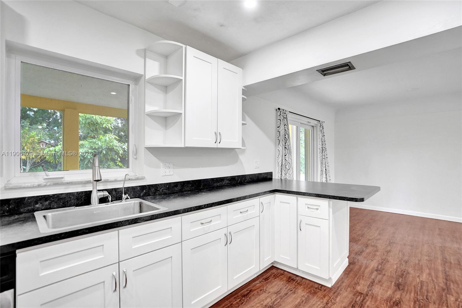 NORTH LAUDERDALE VILLAGE - Residential