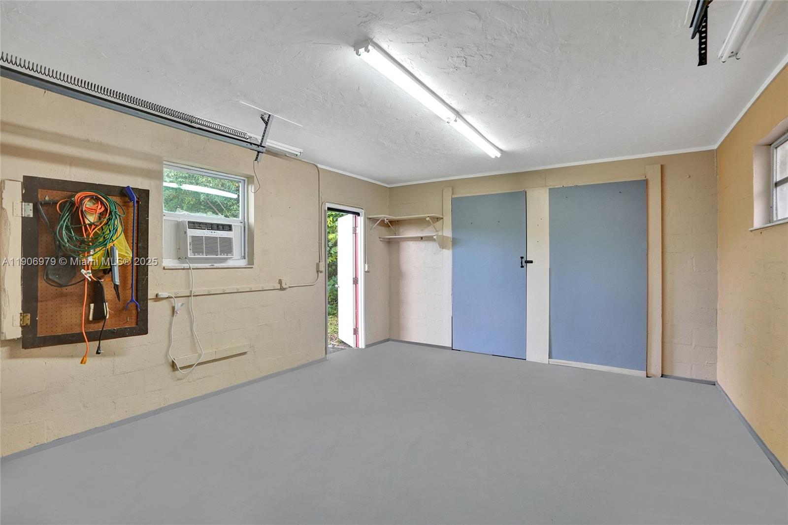 NORTH LAUDERDALE VILLAGE - Residential