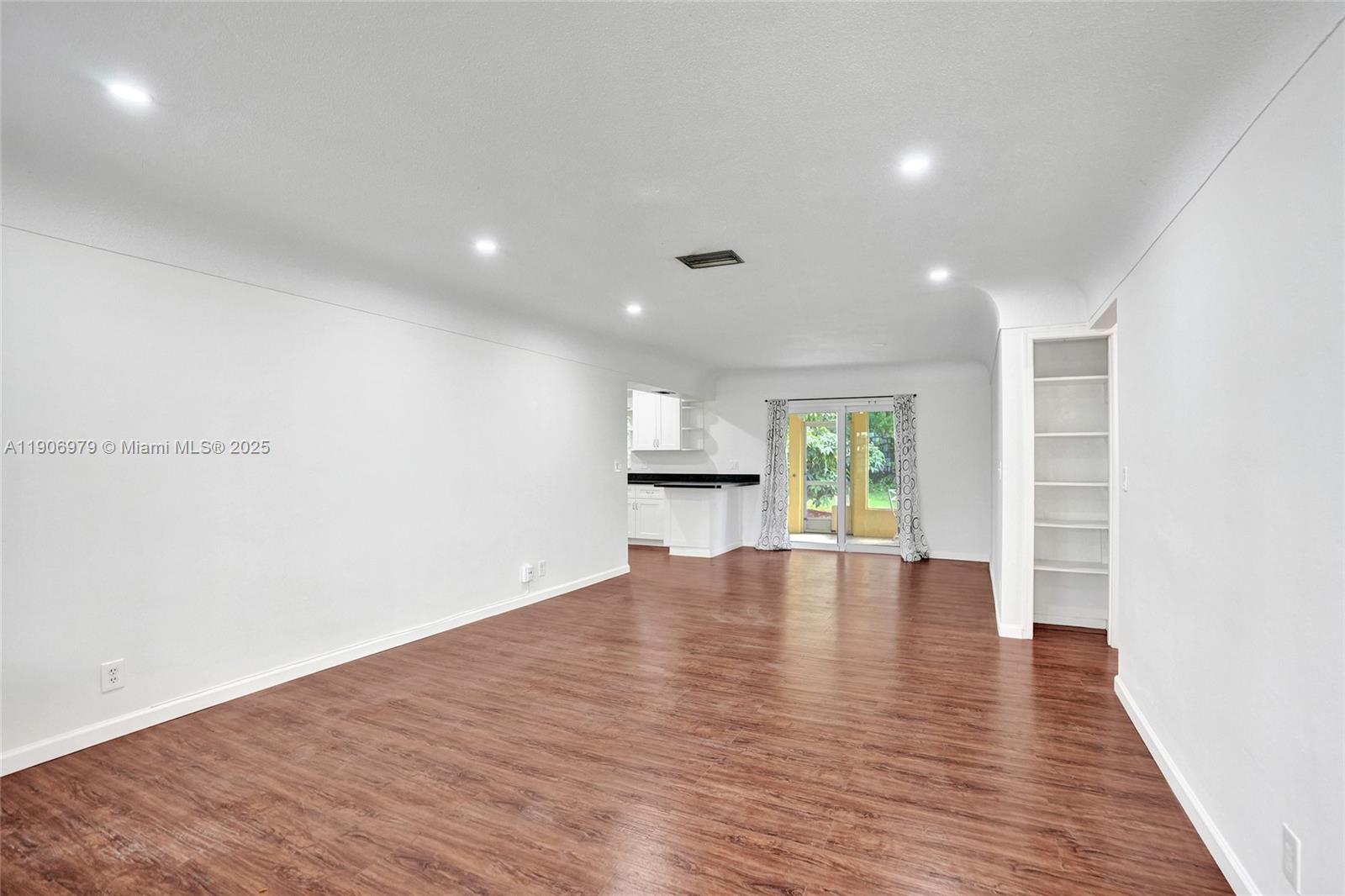 NORTH LAUDERDALE VILLAGE - Residential